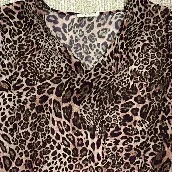Leopard/ Cheetah blouse - Picture 2 of 3